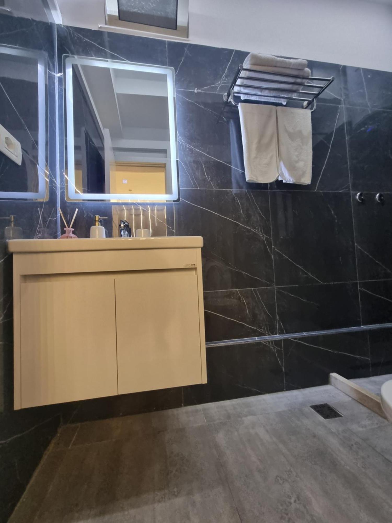 Mon Prive Apartment Тирана Экстерьер фото